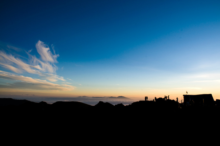 写真・カメラエントリー：日の出　「赤岳山頂小屋」